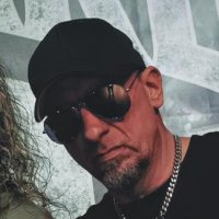 Patrik Apel - Basse -