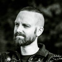 Thomas Vanhorebeek  -Guitare-