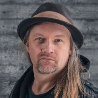 Lars Magnus Henriksson -Guitare-