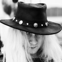 Bryce Adams Vanhoosen - Guitare -