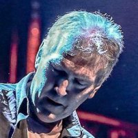 Steve McGuire - Chant,Guitare -